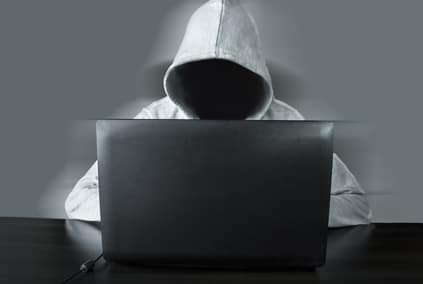 Hacker menaçant la sécurité de l'entreprise