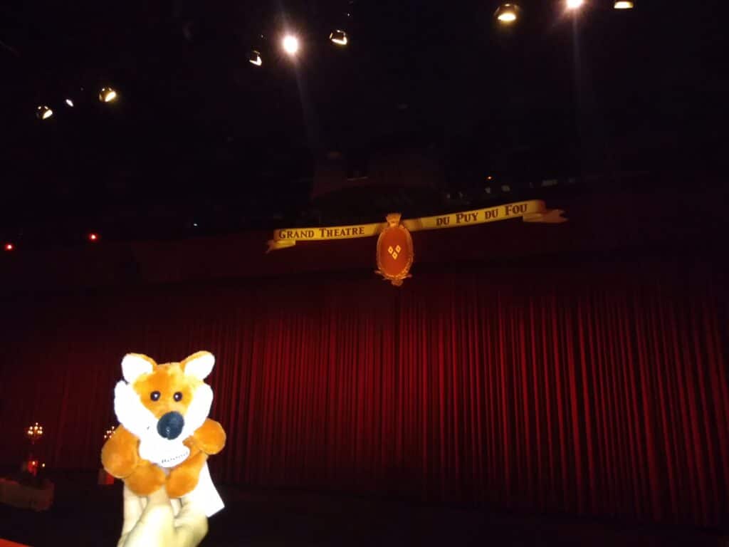 James Boond assiste au spectacle du Puy du Fou